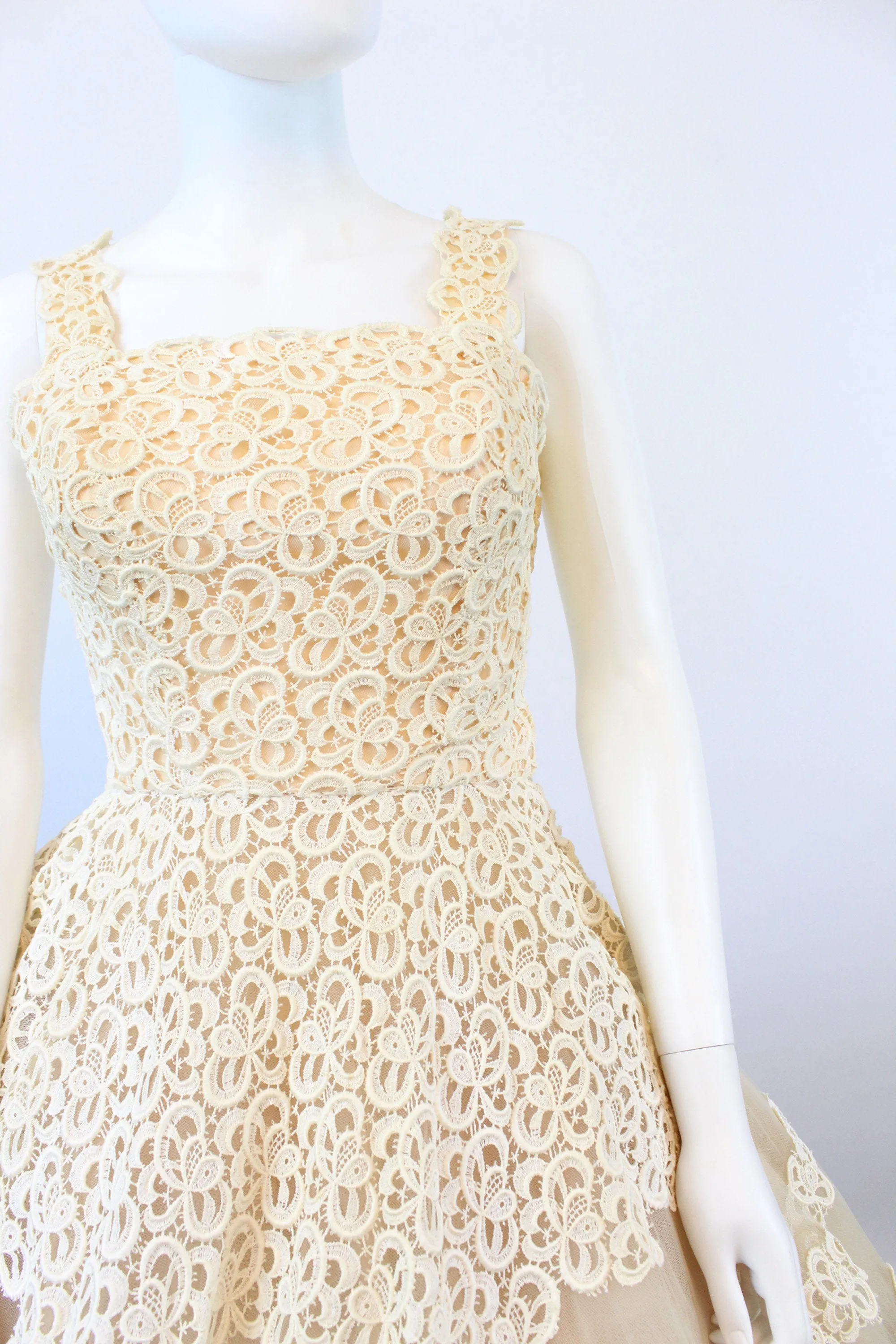 1950s BELGIAN LACE and tulle wedding dress xs | new spring