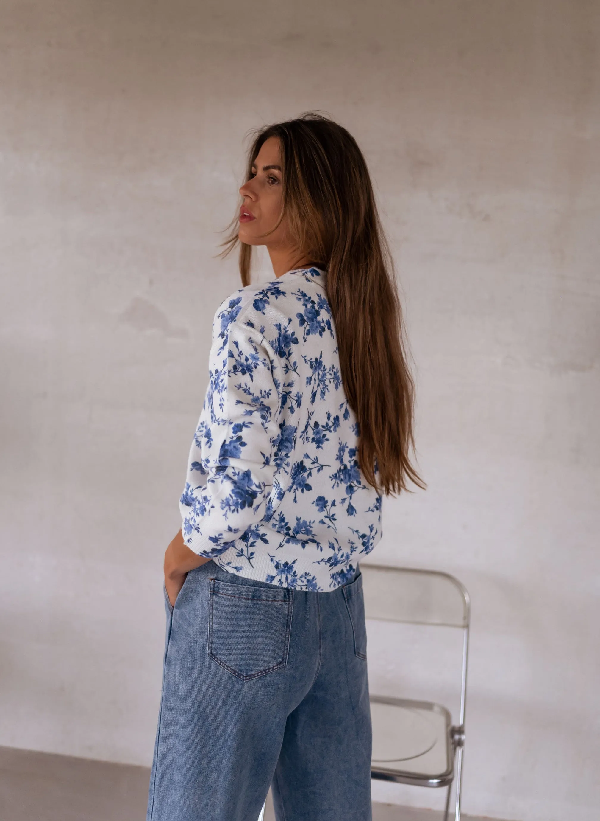 Gilet June - écru à fleurs bleues